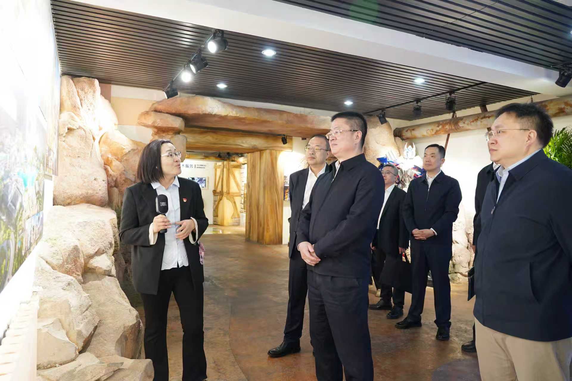 1-李仲泽参观凯发k8一触即发建研院文旅展厅